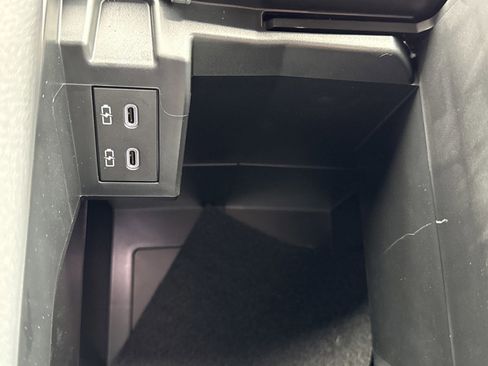 Used 2025 Toyota Sienna XSE image 33