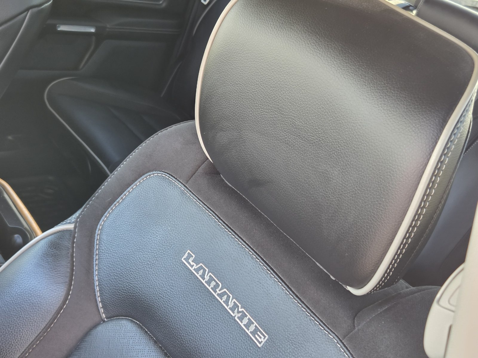 Used 2022 RAM 1500 Laramie AWD/4WD image 15