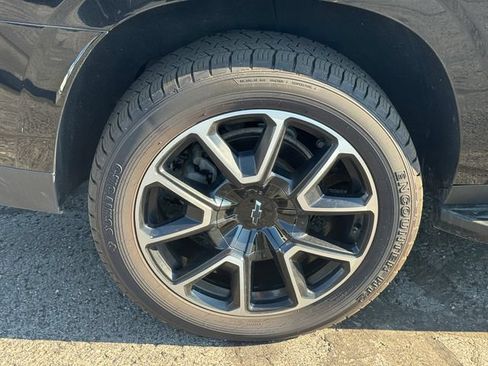 Used 2024 Chevrolet Suburban RST AWD/4WD image 12