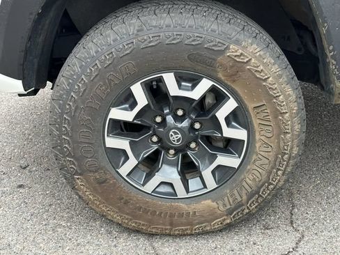 Used 2023 Toyota Tacoma TRD Off-Road w/ Black Out Package (TMS) AWD/4WD image 17