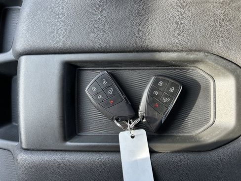 Used 2024 GMC Sierra 1500 Elevation image 26