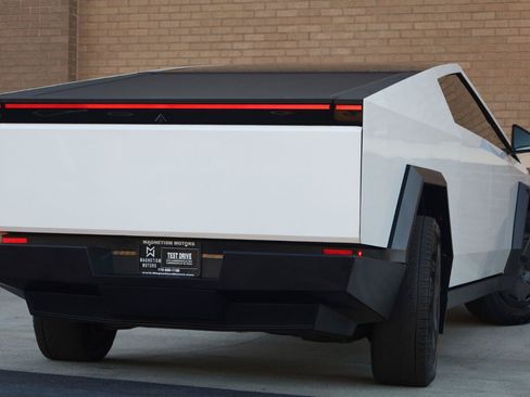 Used 2025 Tesla Cybertruck AWD Crew Cab image 11