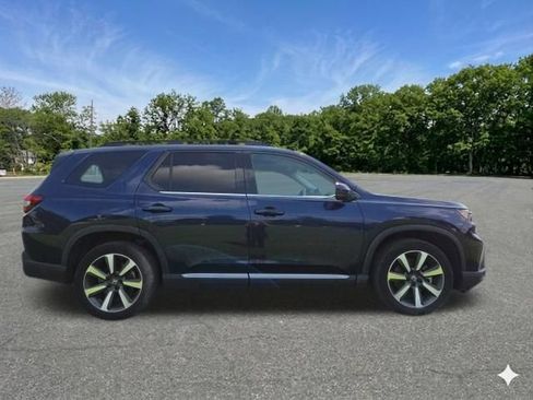 Used 2023 Honda Pilot Touring image 5