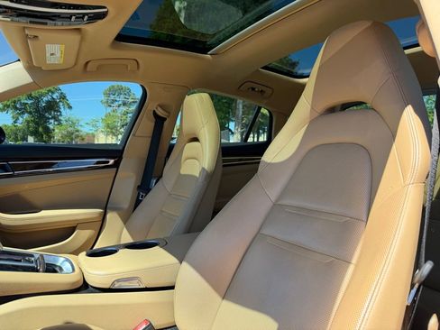 Used 2018 Porsche Panamera RWD image 12