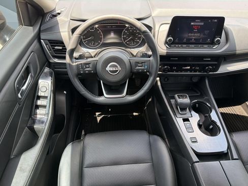 Used 2024 Nissan Rogue SV w/ SV Premium Package FWD image 28
