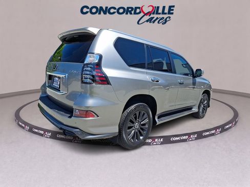 Used 2023 Lexus GX 460 Premium w/ Accessory Package AWD/4WD image 6
