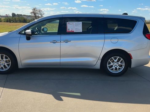 Used 2023 Chrysler Voyager LX image 6