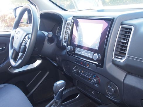 Used 2023 Nissan Frontier SV RWD image 11