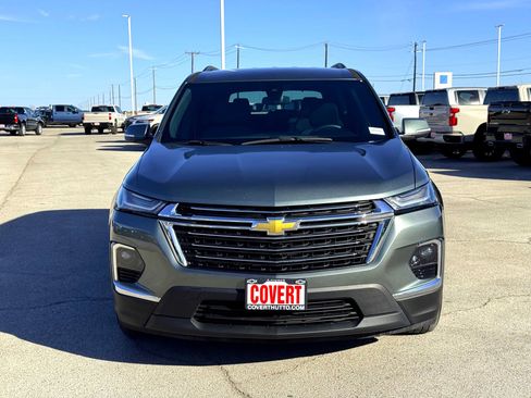 Used 2023 Chevrolet Traverse LT image 3