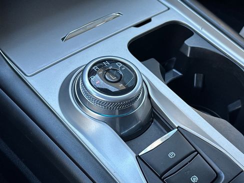 Used 2022 Ford Explorer XLT image 17