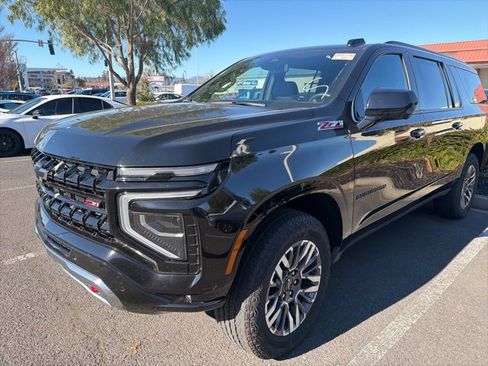 Used 2025 Chevrolet Suburban Z71 image 22