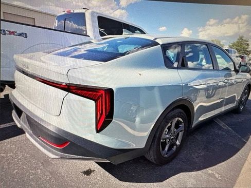 Used 2025 Kia K4 FWD image 7