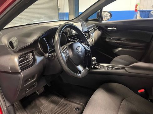 Used 2018 Toyota C-HR XLE image 22