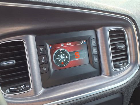 Used 2017 Dodge Charger SE image 6