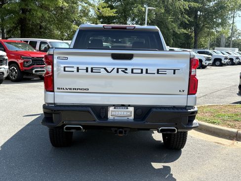 Used 2022 Chevrolet Silverado 1500 LT Trail Boss w/ LPO, Dark Essentials Package AWD/4WD image 4
