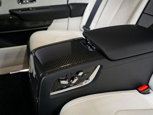 Used 2023 Rolls-Royce Cullinan Black Badge w/ Dark Exterior Package AWD/4WD image 27