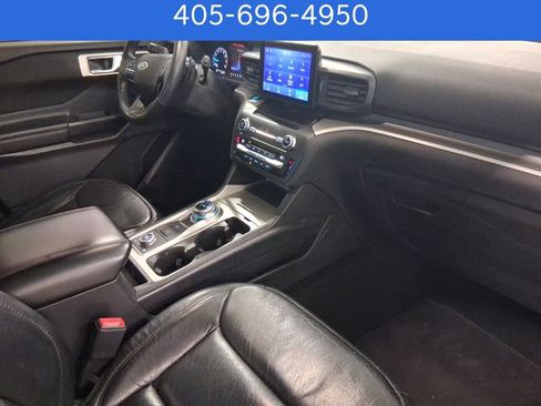Used 2020 Ford Explorer XLT w/ Comfort Package image 8