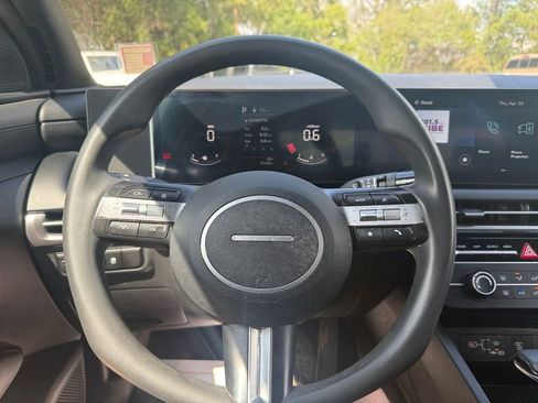 Used 2025 Hyundai Santa Cruz SE FWD image 20