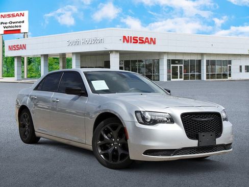 Used 2023 Chrysler 300 Touring w/ Sport Appearance Package RWD image 1