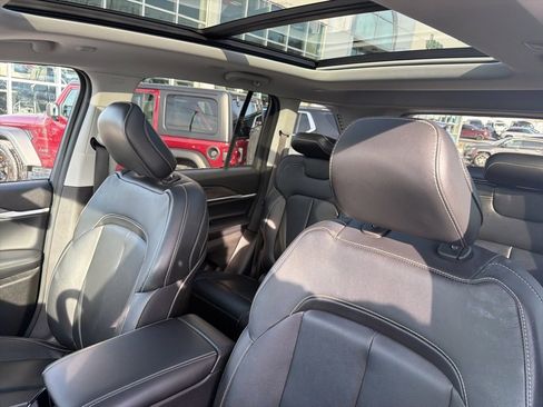 Certified 2022 Jeep Grand Cherokee Limited image 6