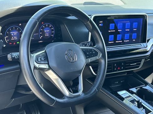 Certified 2024 Volkswagen Atlas Cross Sport SEL R-Line AWD/4WD image 27