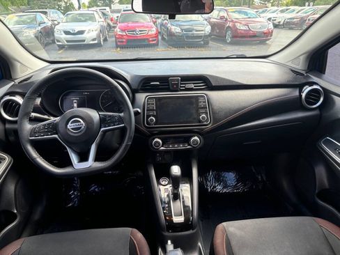 Used 2022 Nissan Versa SR w/ Trunk Package FWD image 9