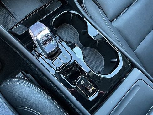 Certified 2025 Volvo XC40 B5 Plus image 23