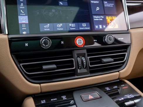 New 2026 Porsche Macan image 26