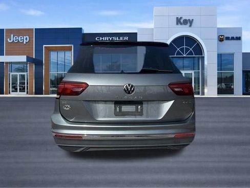 Used 2022 Volkswagen Tiguan SE AWD/4WD image 5