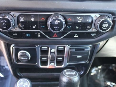 Used 2024 Jeep Wrangler Unlimited Sahara AWD/4WD image 33