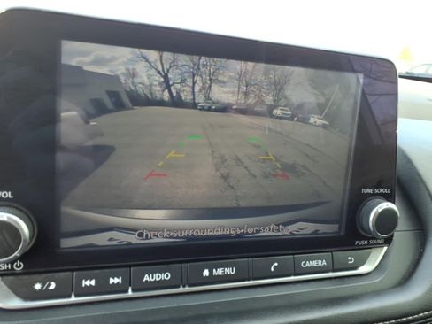 Used 2022 Nissan Rogue SV image 12