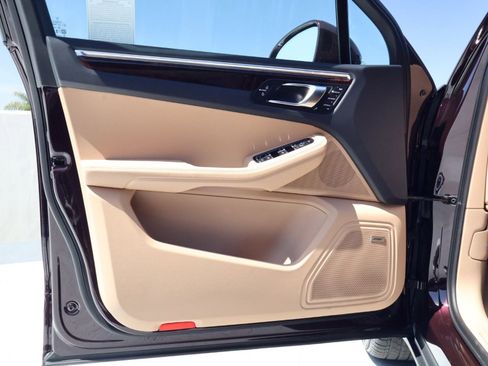 New 2026 Porsche Macan AWD/4WD image 13
