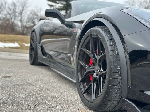 Used 2015 Chevrolet Corvette Z06 w/ 3LZ Preferred Equipment Group image 9