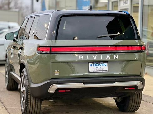 Used 2023 Rivian R1S Launch Edition image 3
