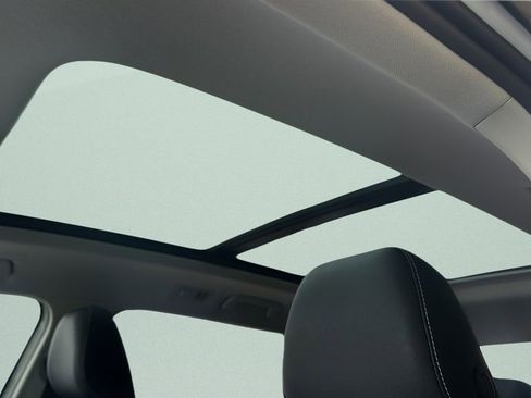 Used 2025 Volkswagen Taos SE w/ Panoramic Sunroof Package image 19