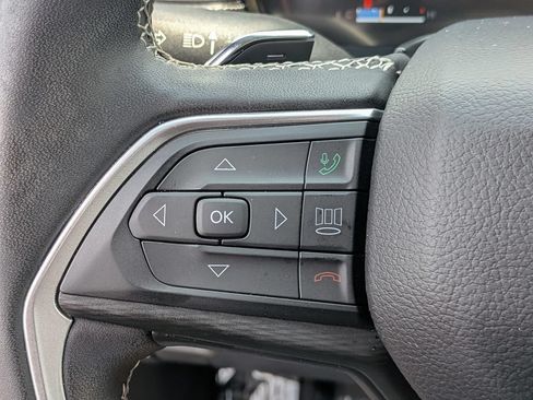 Certified 2023 Jeep Grand Cherokee Laredo w/ MOPAR Finishing Package AWD/4WD image 15