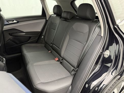 Used 2024 Volkswagen Taos SE image 25