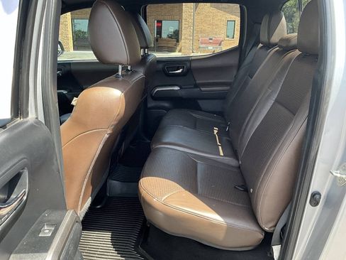 Used 2017 Toyota Tacoma Limited w/ Tow Package AWD/4WD image 13