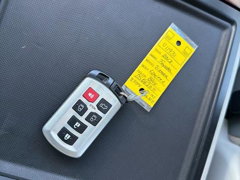 Used 2013 Toyota Sienna Limited w/ Premium Pkg AWD/4WD image 31