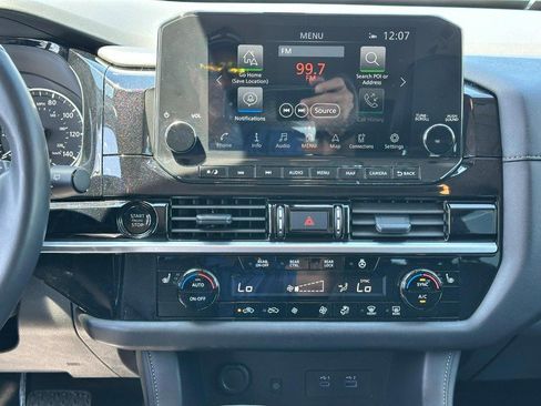 Used 2025 Nissan Pathfinder SL AWD/4WD image 15