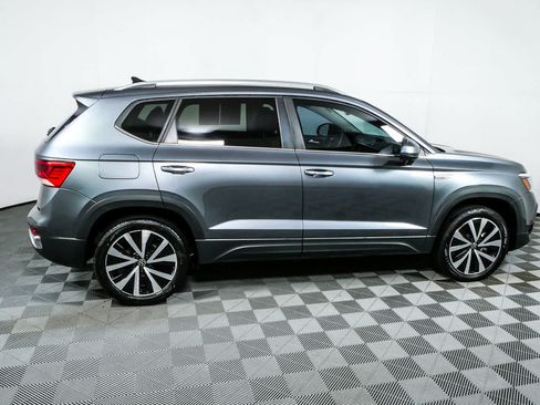 Certified 2024 Volkswagen Taos SE FWD image 3
