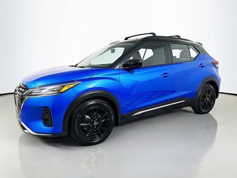 Used 2023 Nissan Kicks SR w/ Exterior Package FWD image 3