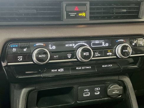 Used 2025 Honda Pilot Elite image 16
