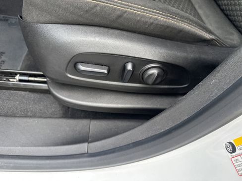 Used 2019 GMC Terrain SLE w/ Driver Convenience Package image 4