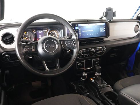 Used 2024 Jeep Gladiator Sport AWD/4WD image 2