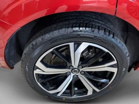Used 2022 Volvo XC60 T8 R-Design w/ Advanced Package image 21