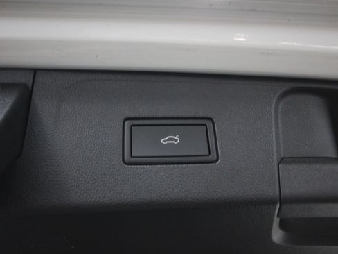 Used 2025 Volkswagen Atlas SE AWD/4WD image 7