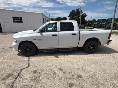 Used 2017 RAM 1500 Express AWD/4WD image 4