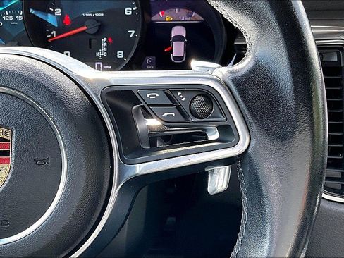 Used 2018 Porsche Macan AWD/4WD image 17