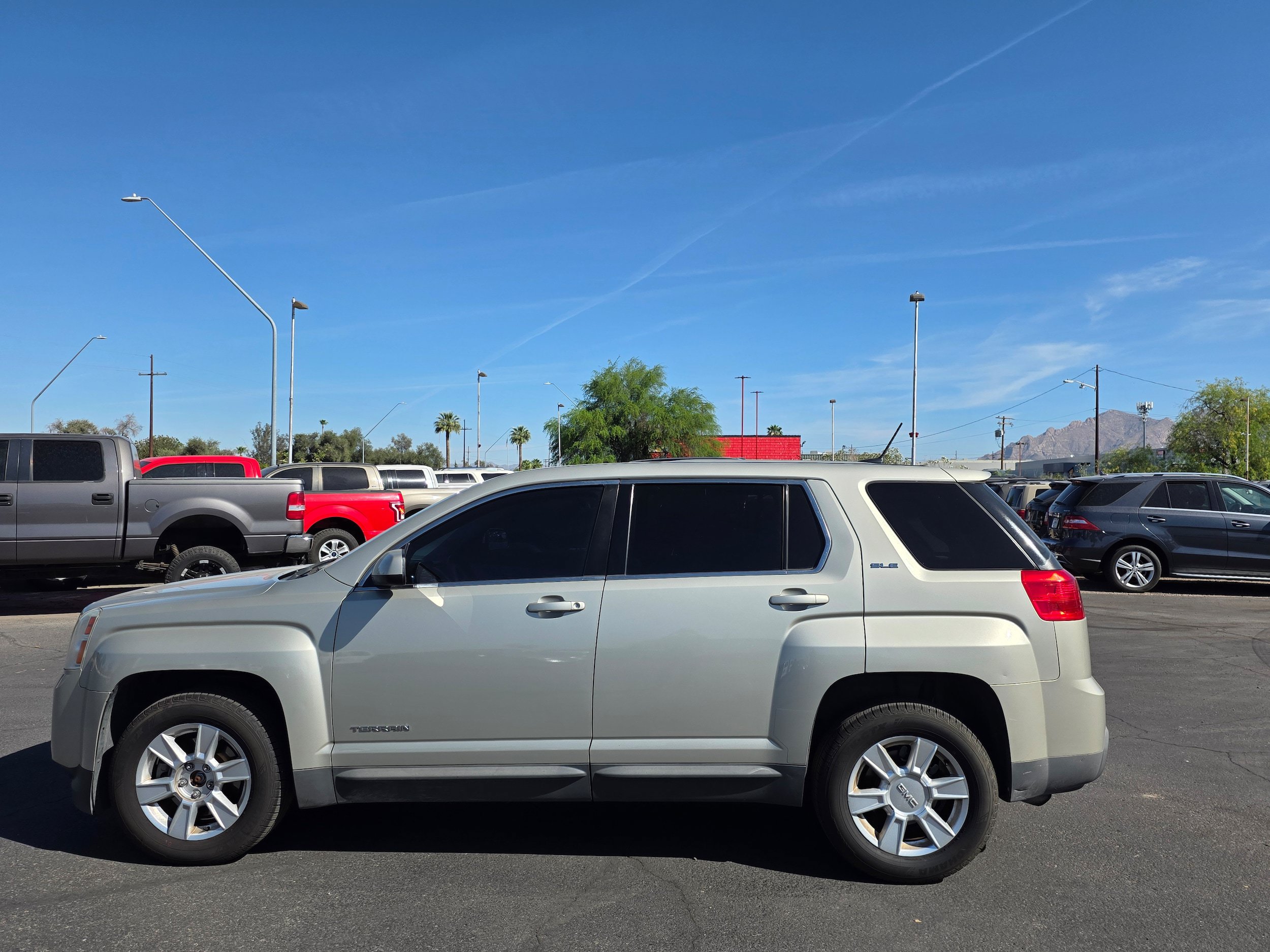 Used 2013 GMC Terrain SLE FWD image 2